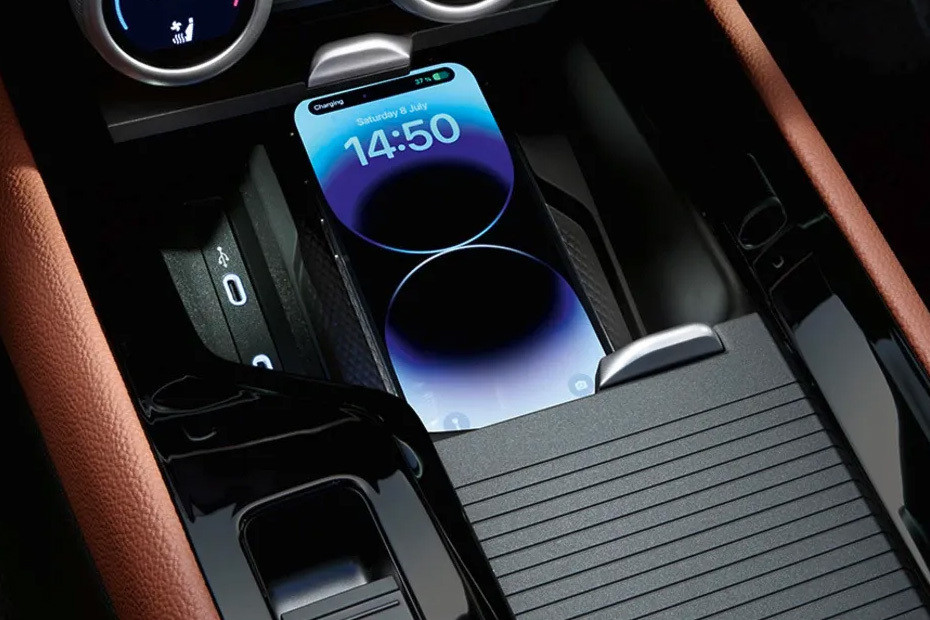 Power Accessories Outlet View of Skoda Superb Power Accessories Outlet View of Skoda Superb