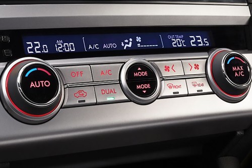 Front AC Controls of Subaru Legacy