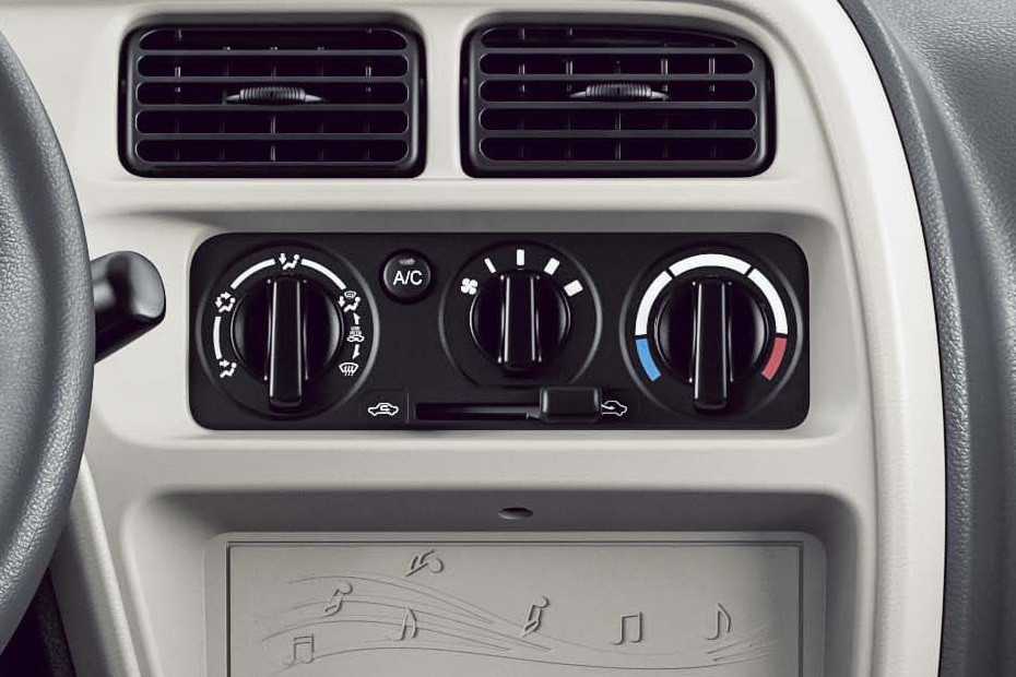 Front AC Controls of Suzuki EECO in UAE