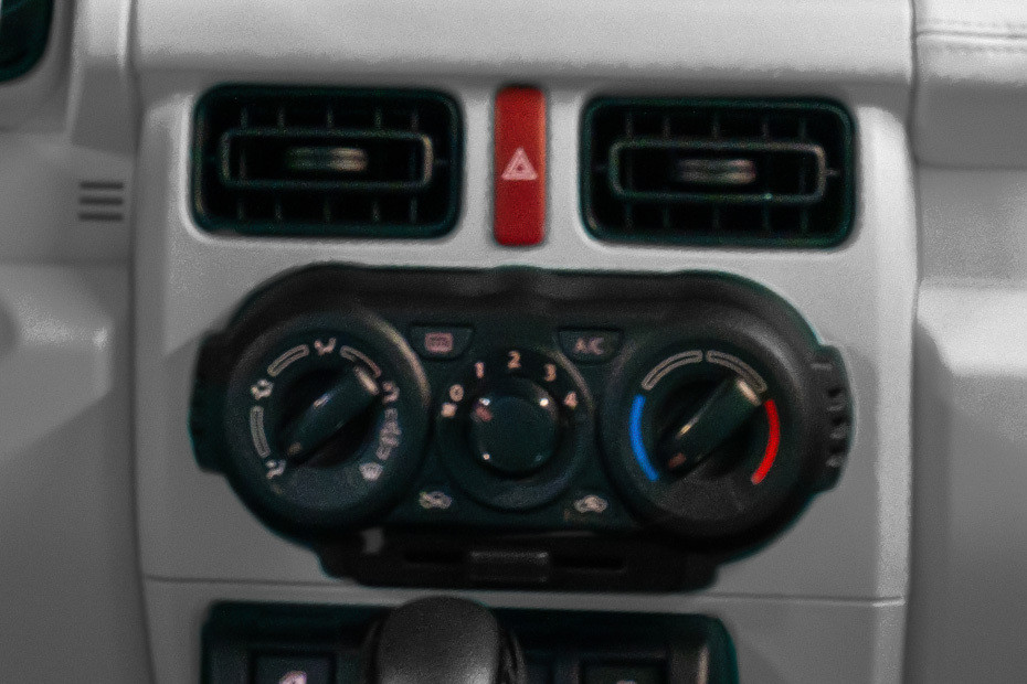 Front AC Controls of Suzuki Jimny Art Edition
