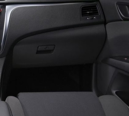 Suzuki Kizashi Glove Box