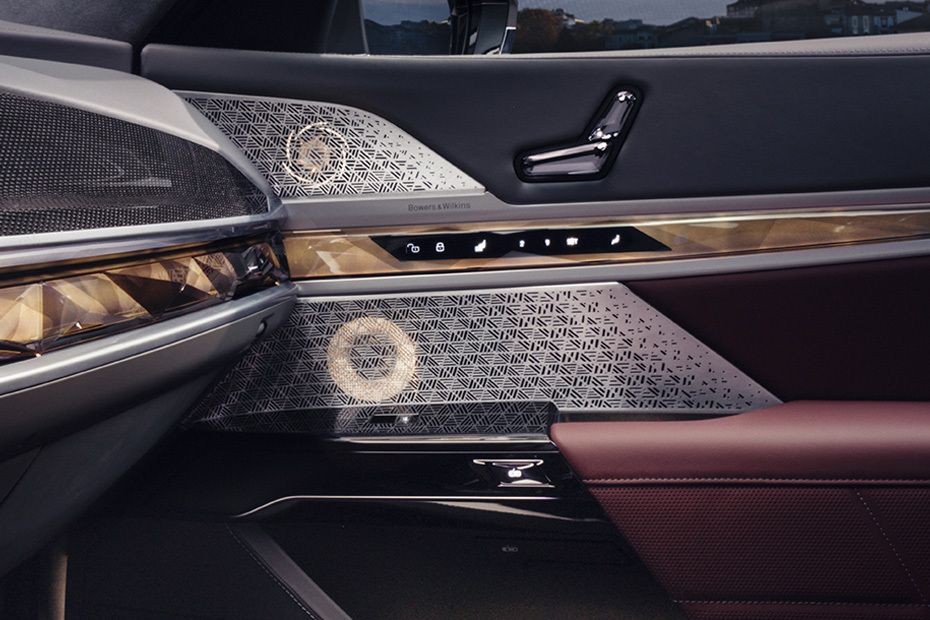 Speakers View of BMW 7 Series in UAE
