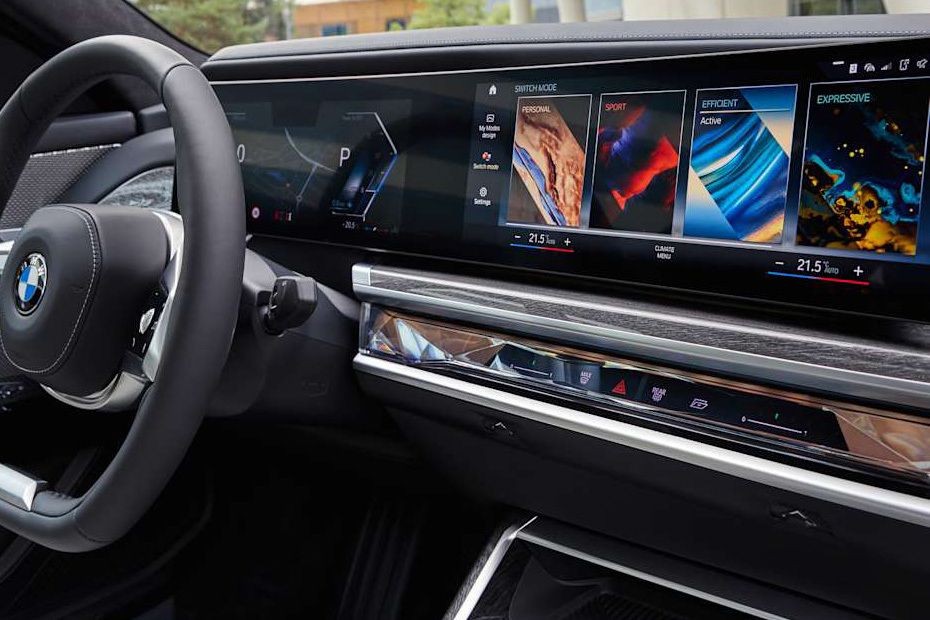 Stereo View of 7 Series in UAE