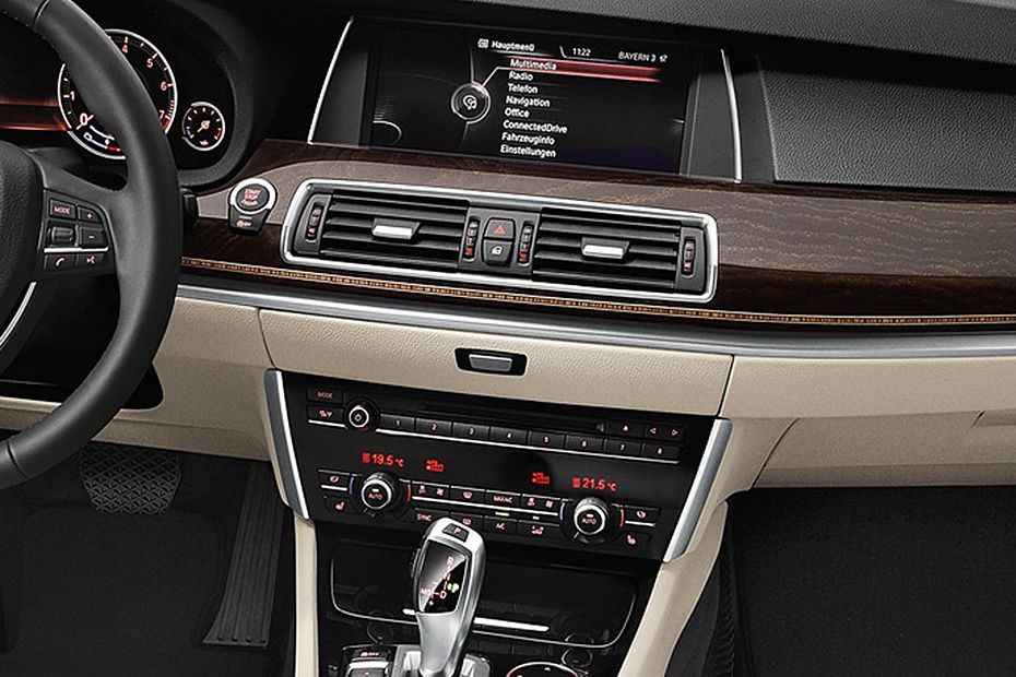 Side AC Controls of BMW 5 Series Gran Turismo in UAE