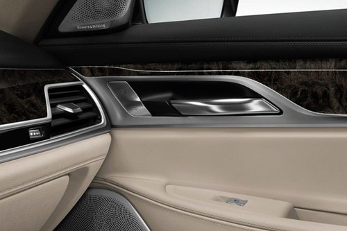 door handle interior of BMW 7 Series Sedan