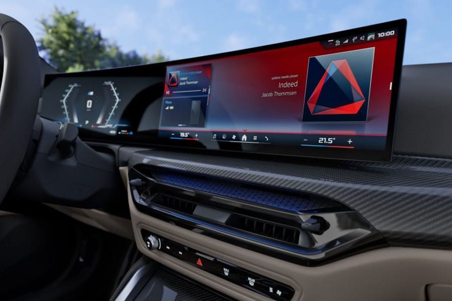 Stereo View of 4 Series Gran Coupe in UAE