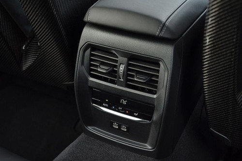 M3 Sedan Rear AC Controls