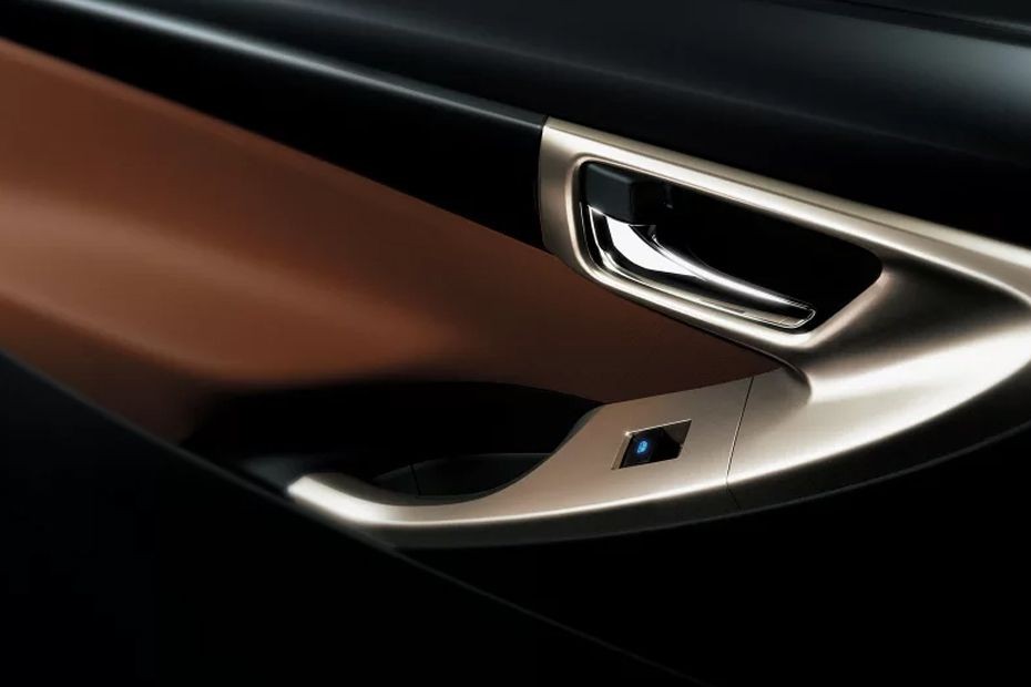 door handle interior of Toyota Innova in UAE