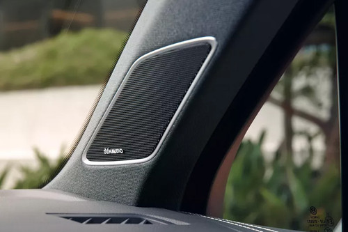 Speakers View of Volkswagen Touareg