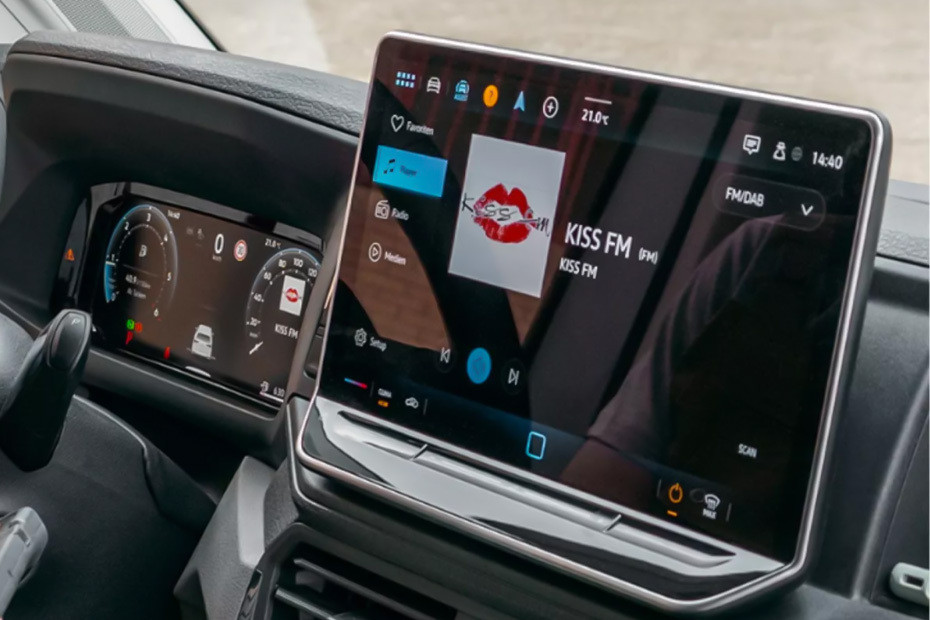 Stereo View of Crafter in UAE