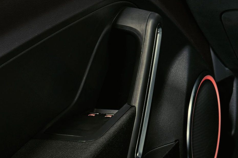 Volkswagen Beetle Drivers Side In Side Door Controls in UAE