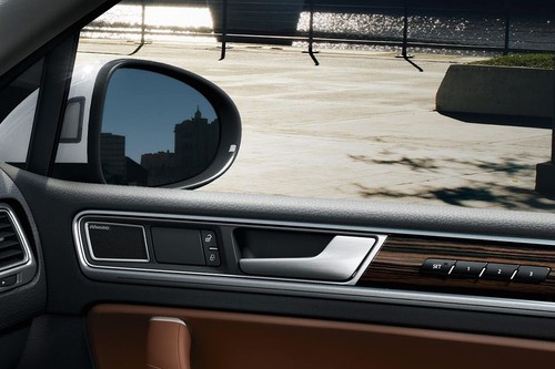 Volkswagen Touareg (2012-2021) Passengers View