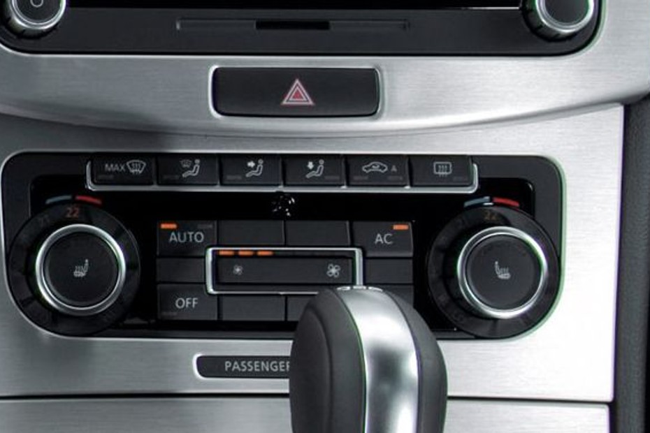 Front AC Controls of Volkswagen Passat (2012-2021) in UAE