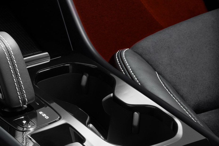 XC40 (2018-2022) Cup Holders in UAE