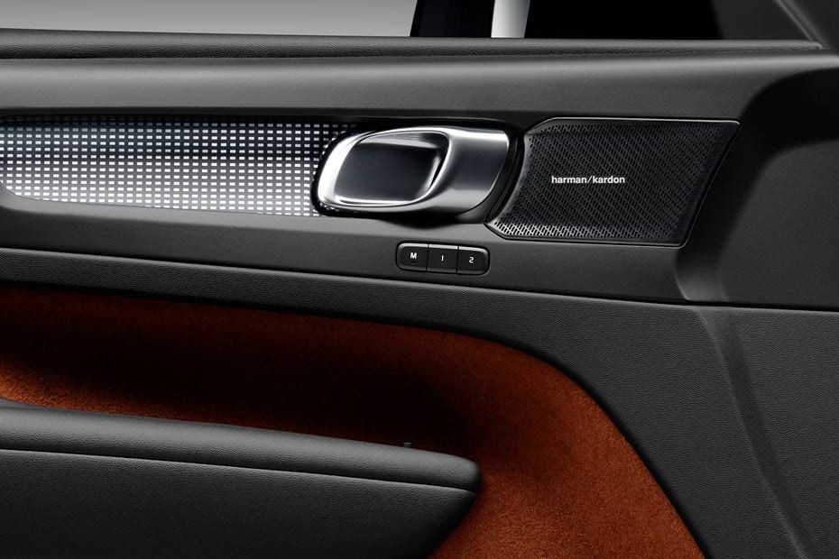door handle interior of Volvo XC40 (2018-2022) in UAE