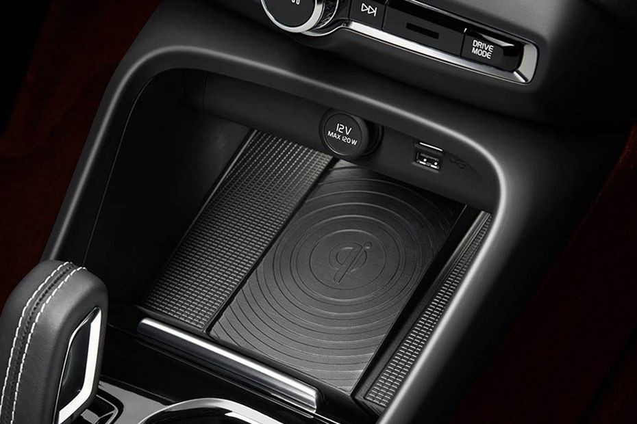 XC40 (2018-2022) Front Center Divider in UAE