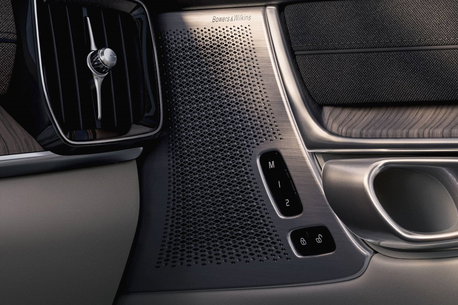 Speakers View of Volvo S90 2026 in UAE