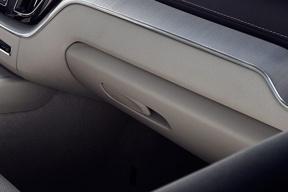 Volvo XC60 (2022-2022) Glove Box in UAE