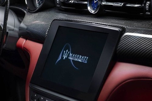 Quattroporte touch screen