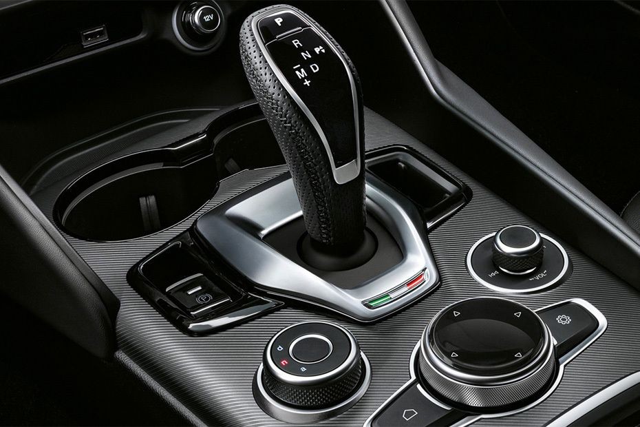 Alfa Romeo Giulia Gear Shifter in UAE