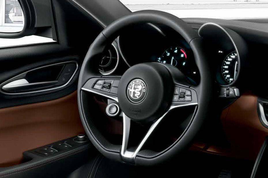 Alfa Romeo Giulia 2024 Colors in UAE