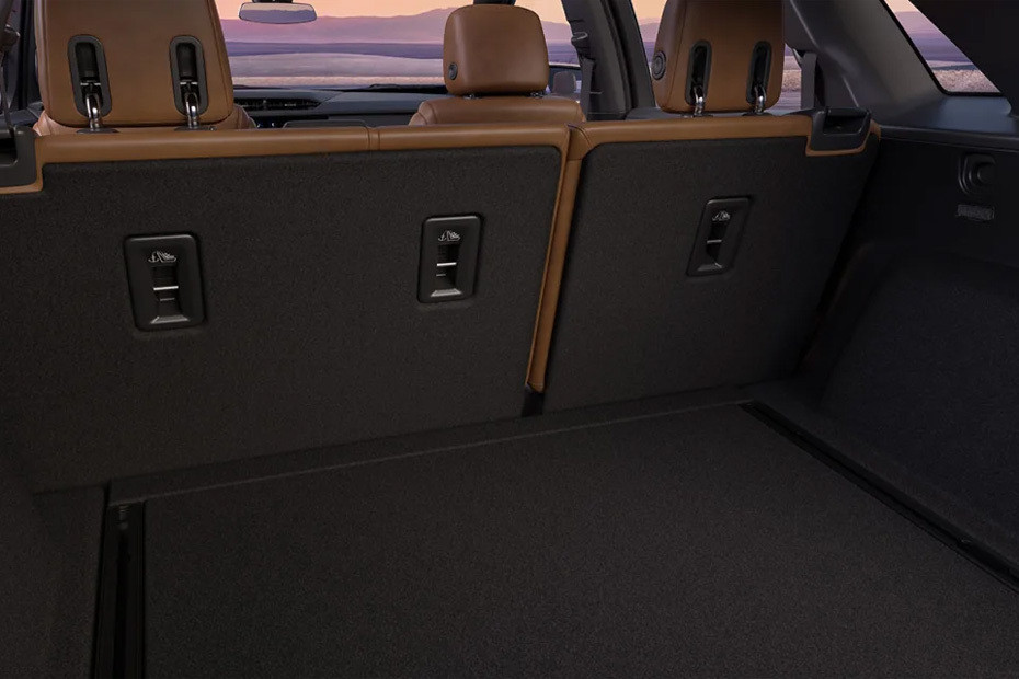 Folding Seats of Cadillac XT5 in UAE