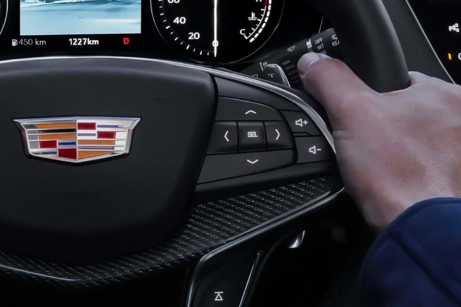 Cadillac XT5 Multi Function Steering in UAE