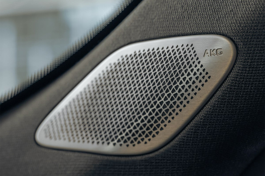 Speakers View of Cadillac XT4 in UAE