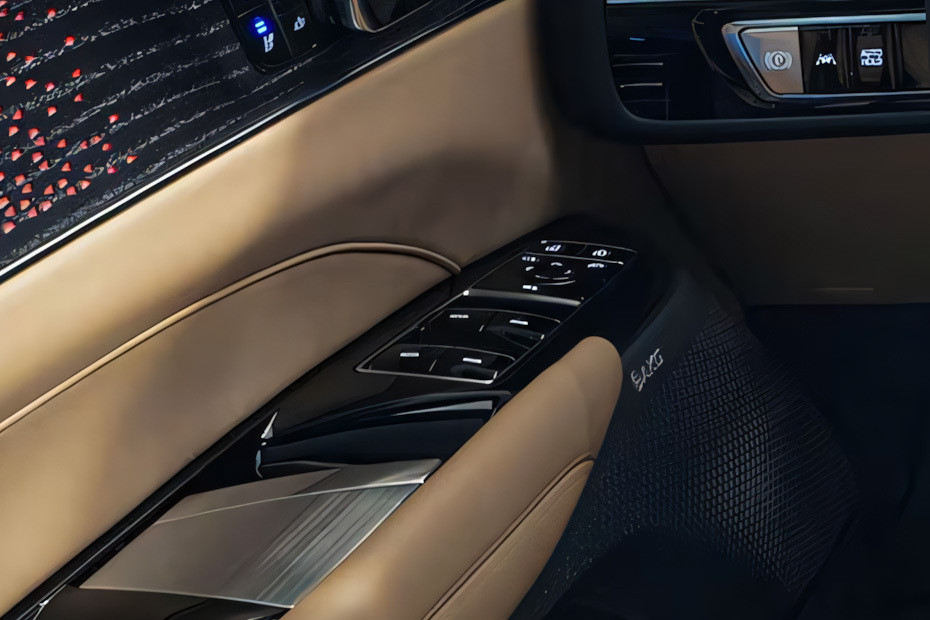 Cadillac LYRIQ Drivers Side In Side Door Controls Cadillac LYRIQ Drivers Side In Side Door Controls