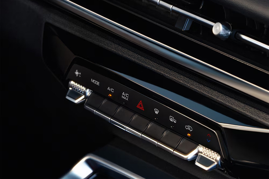 Front AC Controls of Chevrolet Groove in UAE