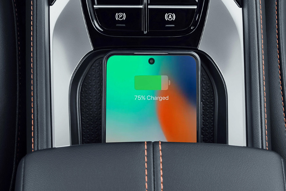 Power Accessories Outlet View of MG HS