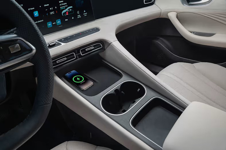 Power Accessories Outlet View of MG 8