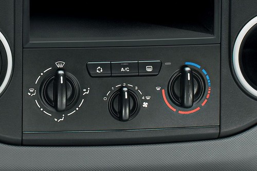 Front AC Controls of Citroen Berlingo