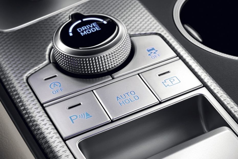 Center Controls of Genesis G70 in UAE