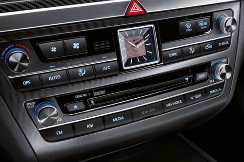 Front AC Controls of Genesis G80 SPORT