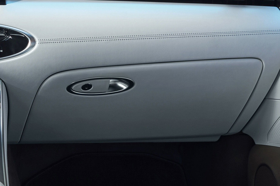 Genesis GV70 Glove Box in UAE