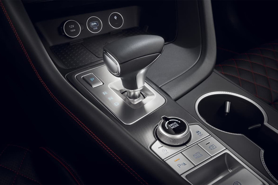 Genesis G70 SB Gear Shifter in UAE