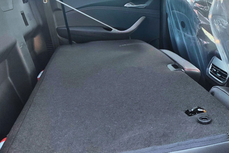 Folding Seats of Maxus T90 in UAE