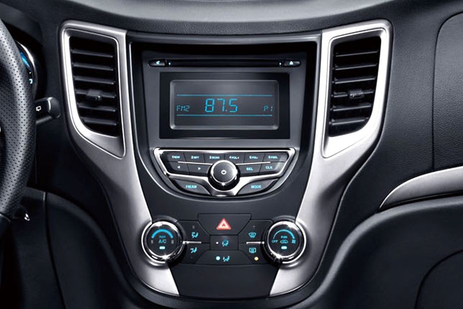 Front AC Controls of Changan CS35 in UAE