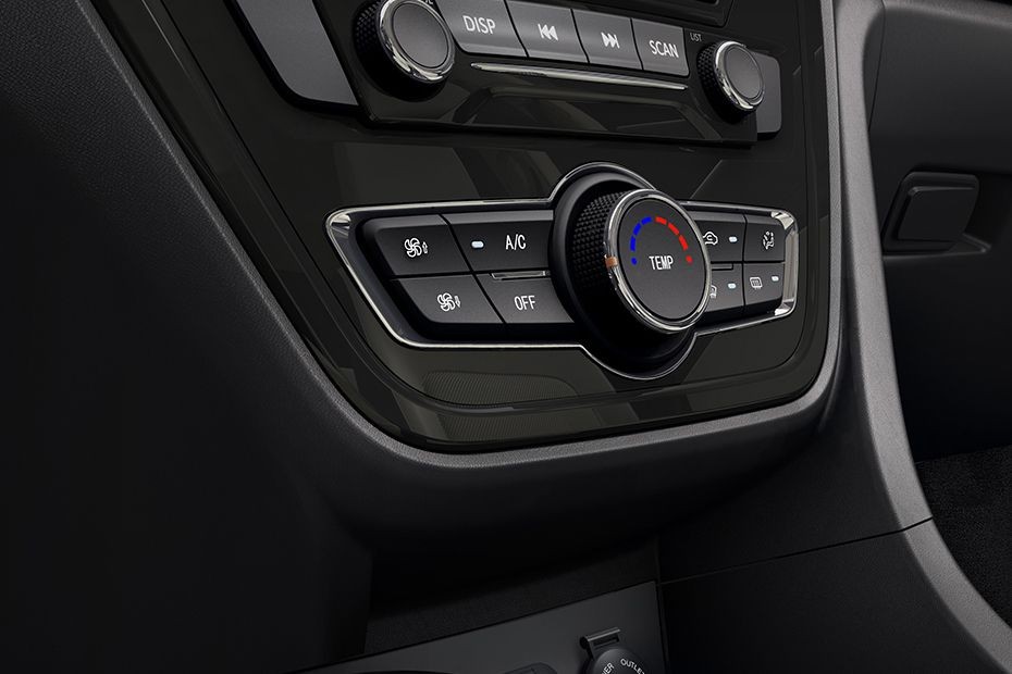 Front AC Controls of Changan ALSVIN V7 in UAE