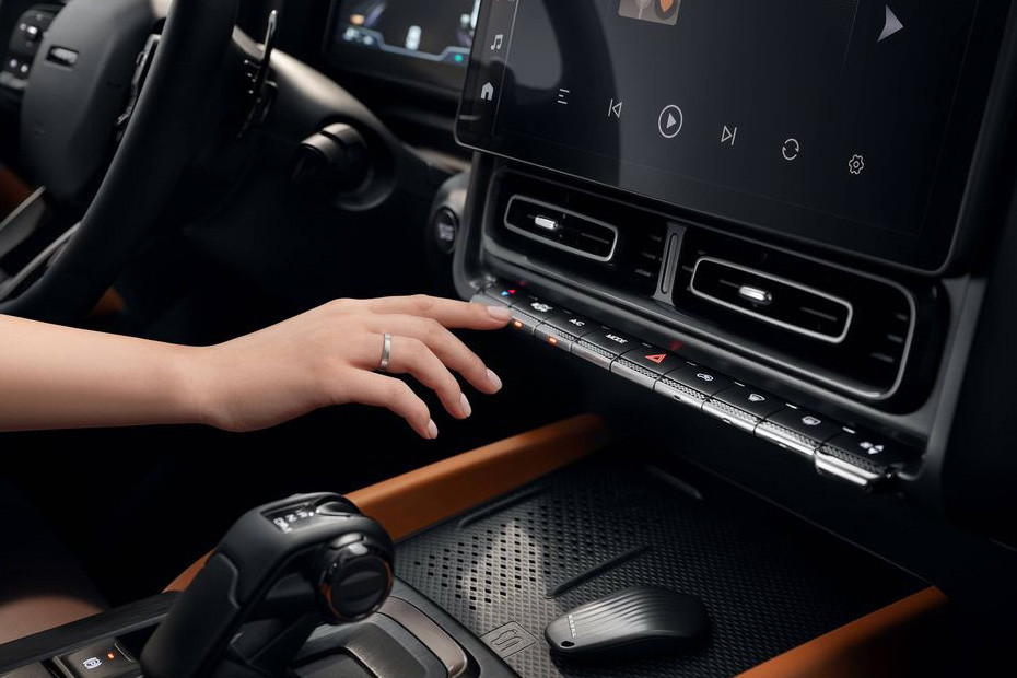 Front AC Controls of Haval H9 in UAE