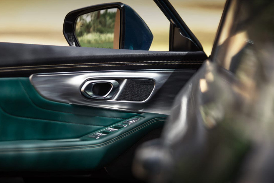 door handle interior of GAC GS8 in UAE