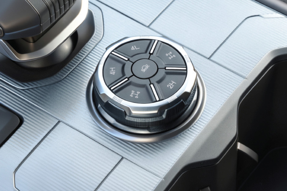 Center Controls of Chery Rely R08  in UAE