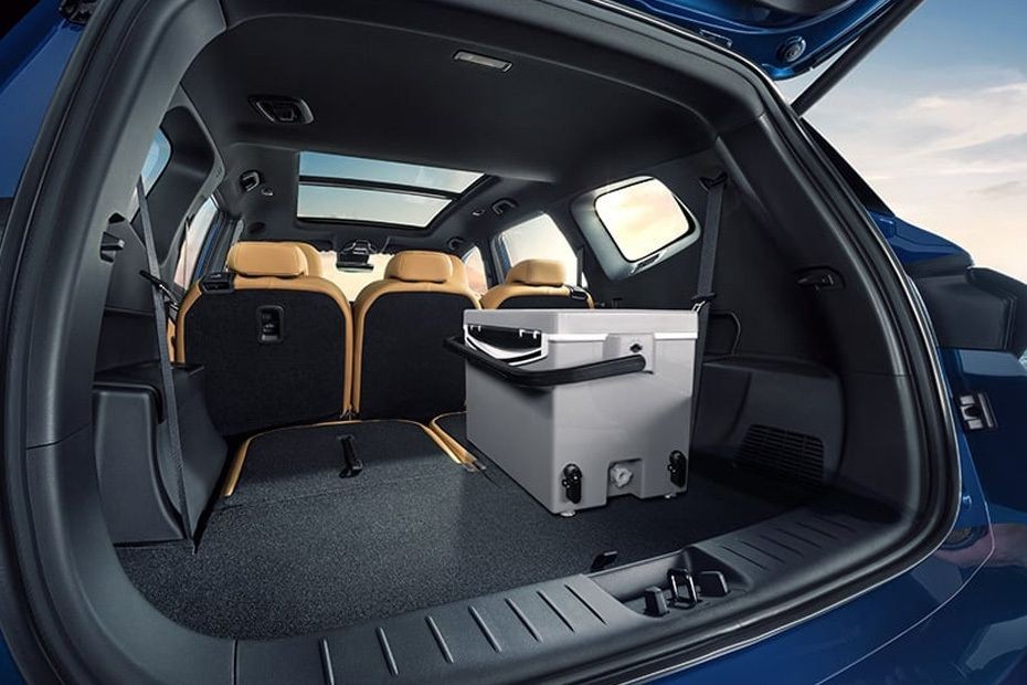 Folding Seats of Geely Okavango in UAE