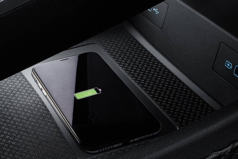 Power Accessories Outlet View of Geely Azkarra Power Accessories Outlet View of Geely Azkarra