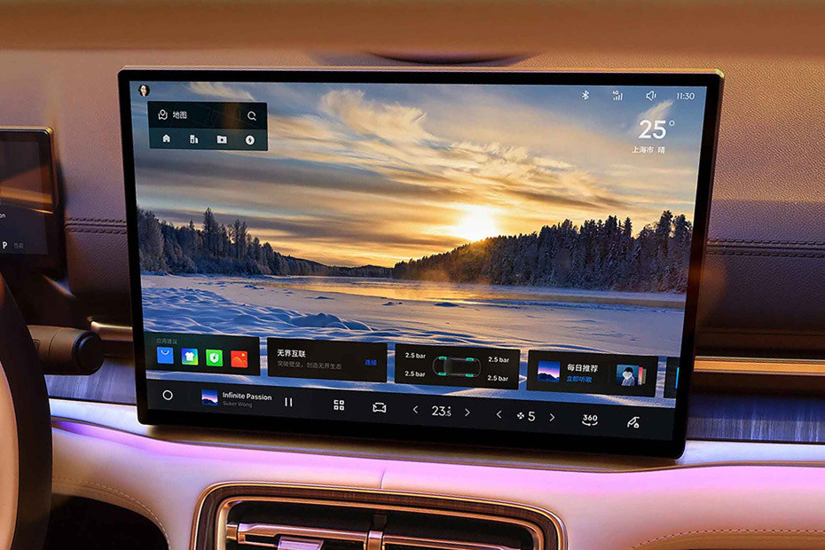 Stereo View of Galaxy A7 EM-i PHEV in UAE