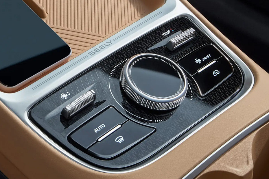 Center Controls of Geely EX5 EM-i in UAE