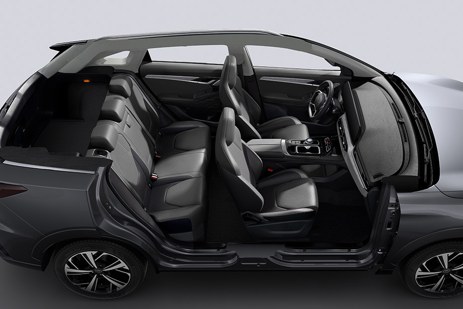 JAC JS6 Front And Rear Seats Together in UAE