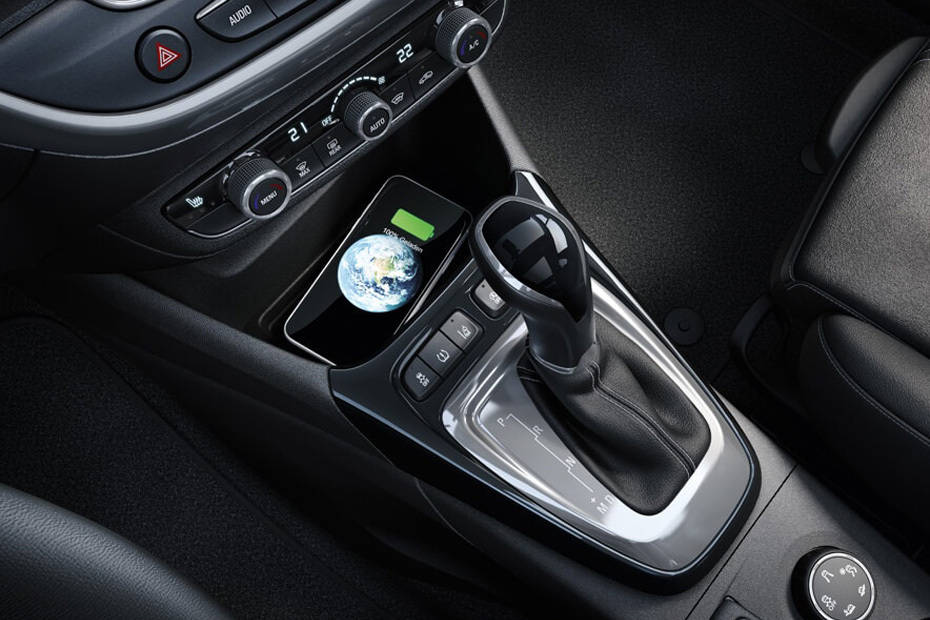 Power Accessories Outlet View of Opel Crossland Power Accessories Outlet View of Opel Crossland