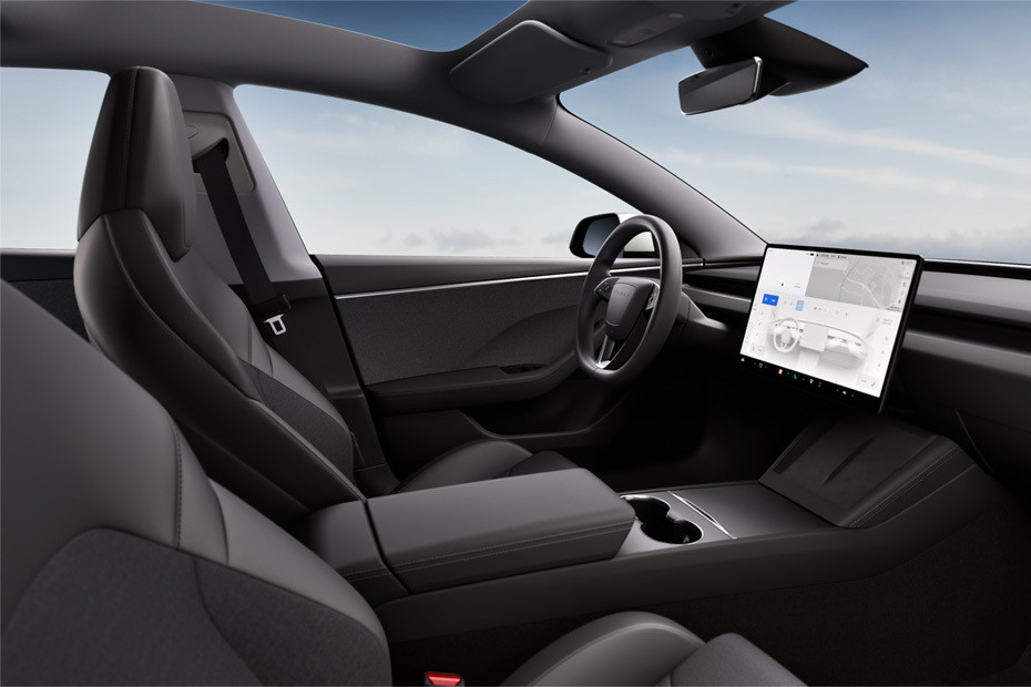 Model 3	 Front Seats in UAE